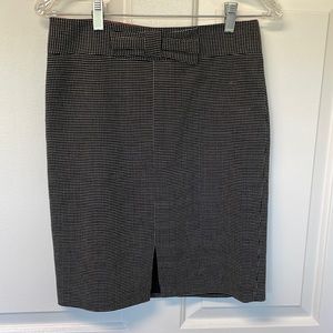 Banana Republic black and white polkadot pencil skirt size 2